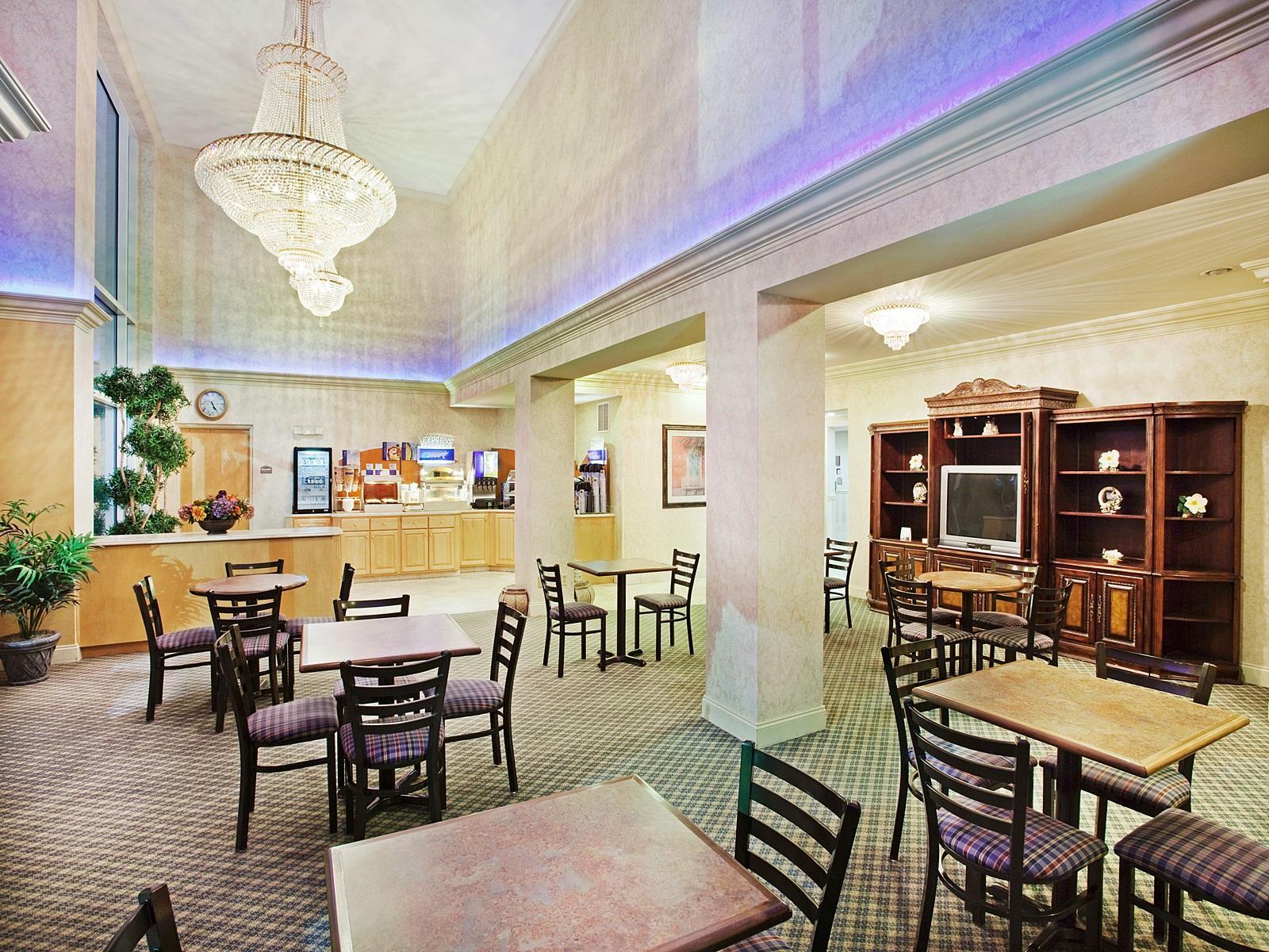 Holiday Inn Express Hotel & Suites Live Oak By Ihg Exterior foto