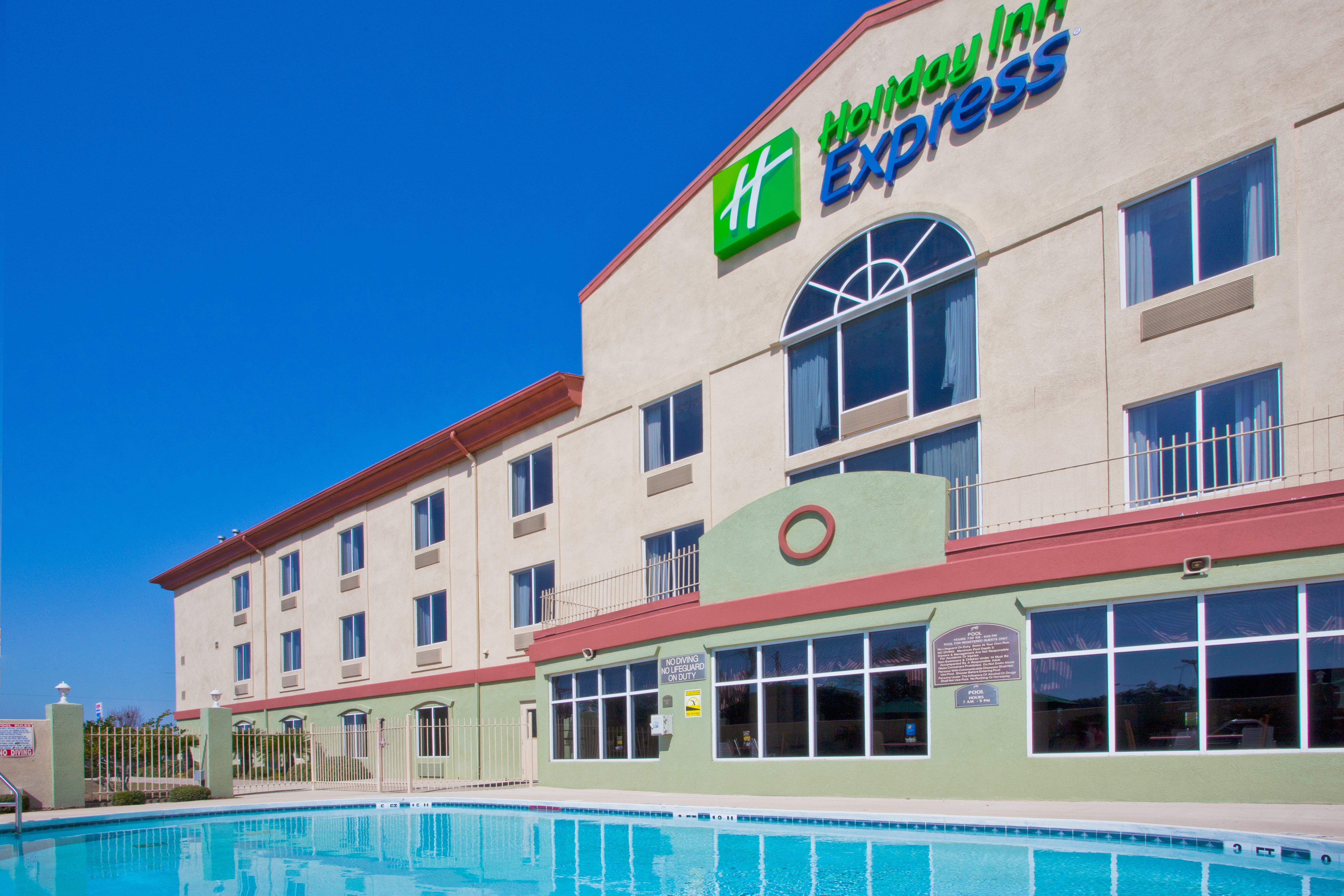Holiday Inn Express Hotel & Suites Live Oak By Ihg Exterior foto