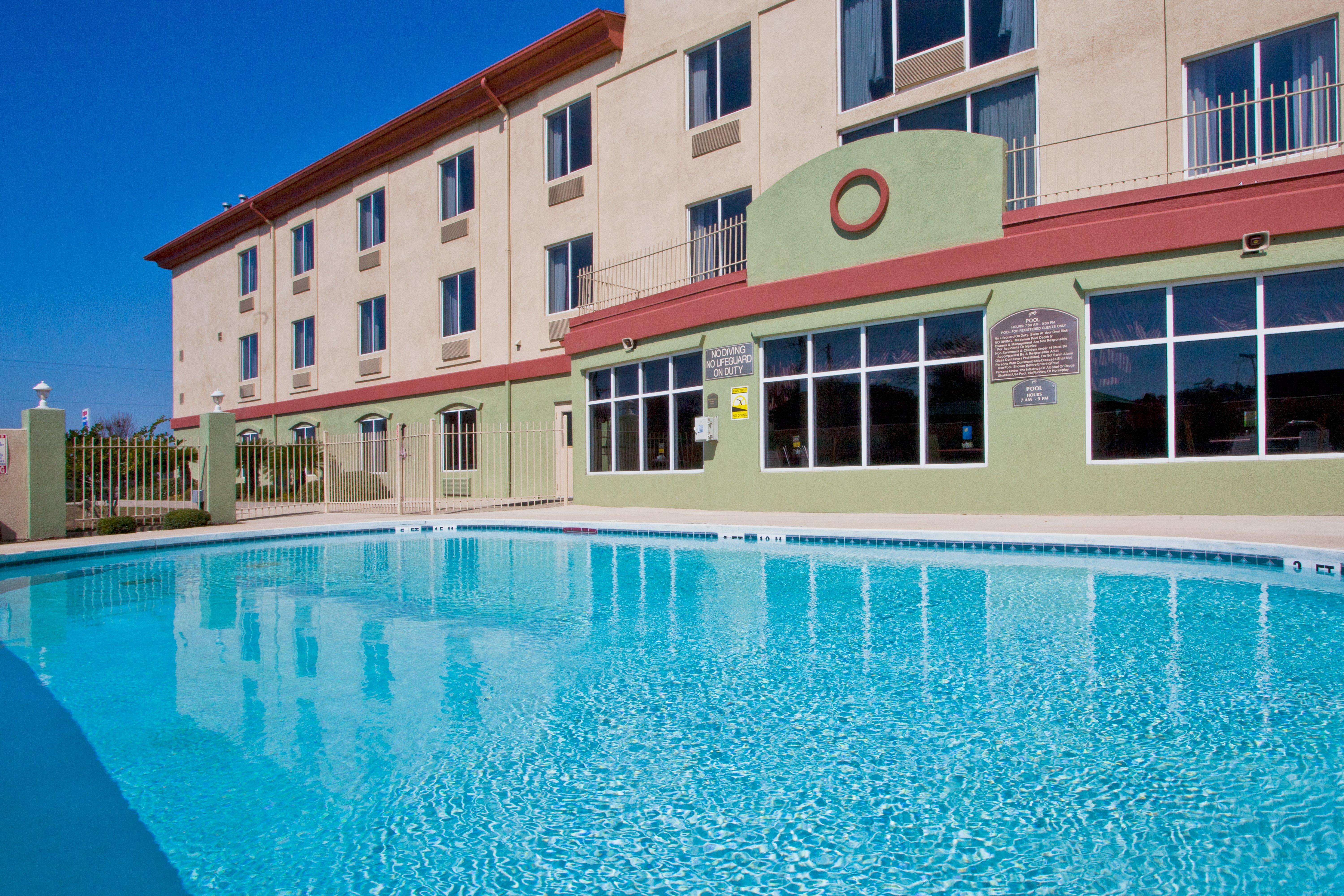 Holiday Inn Express Hotel & Suites Live Oak By Ihg Exterior foto